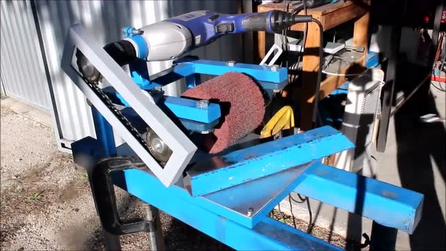 师傅自制一台金属抛光机,这水平太牛了,一下省了好几百