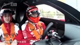 马失前蹄 F1世界冠军开9匹马力的车竟然翻车了, 生涯最大污点!