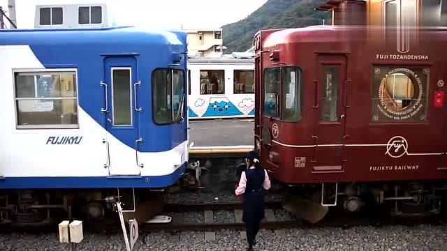 女司机指挥火车对接,这操作,真不输老司机!