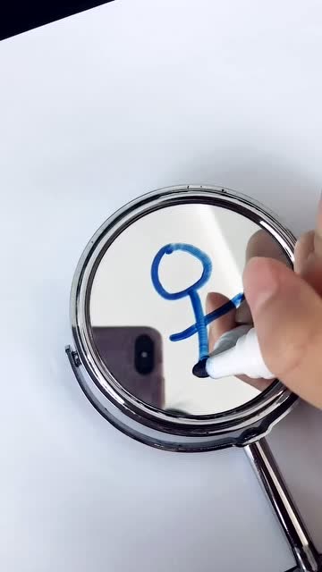 用白板笔画了小人,接下来是奇迹的发生