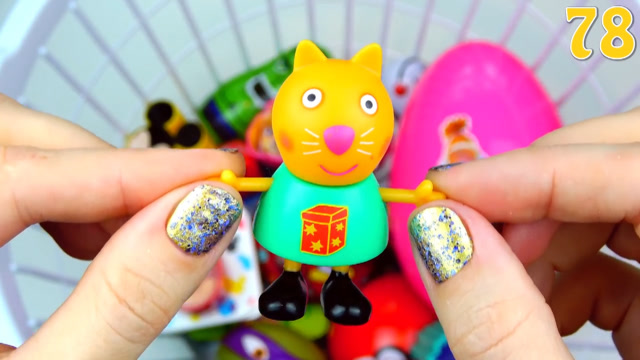 开启米妮盒子,获得一只小猫卡迪,双臂伸开的动作好可爱啊!