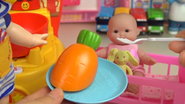 创意至上的益智玩具:小朋友喂宝宝吃蔬菜,应该很开心!