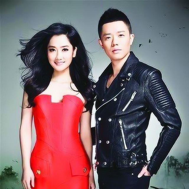 凤凰传奇现场版《自由自在》,通透的音线听着舒服