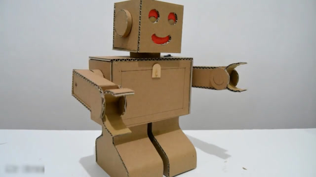 一个造型灵动的纸板机器人,自己也可以制作一个!