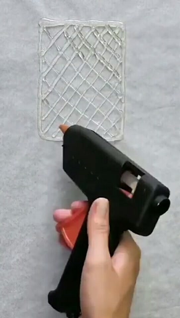 用溶胶枪做一个苍蝇拍