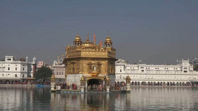 印度穷?750公斤黄金打造奢华宫殿,10万人免费吃饭24小时不间断