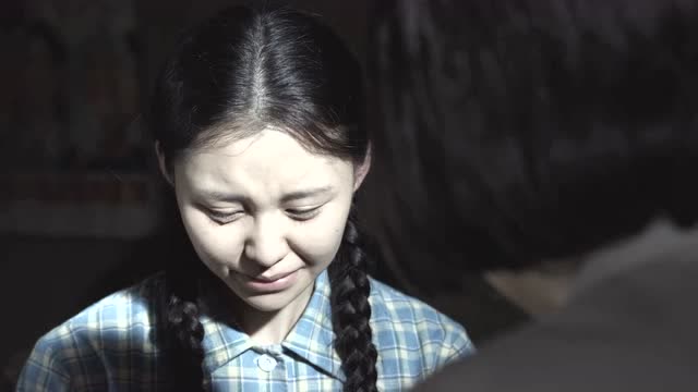 海棠依旧:常媛远嫁国外,收到周爸爸的礼物,高兴又难过!