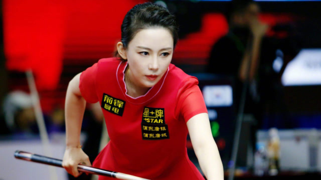 九球天后潘晓婷打球大球碰小球网友这动作太销魂