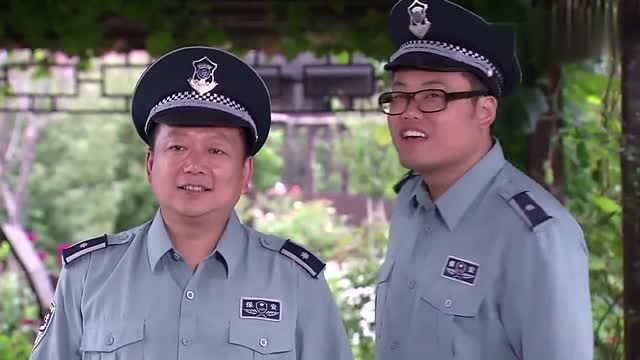 乡村爱情:豁牙子将保安队捐款交给李副总,晓峰一大早不知去了哪