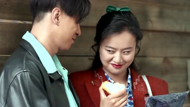 喜凤和牛二光天化日就敢这样,下次偷会的地点都想好了!