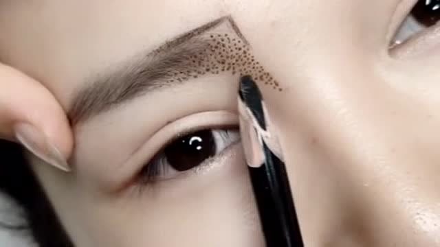 现在都流行纹鼻影了,果然是手残党的福音,不用早起化妆