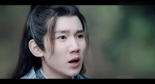 田不易正式收张小凡为徒,张小凡当着祖师爷像,叩拜恩师