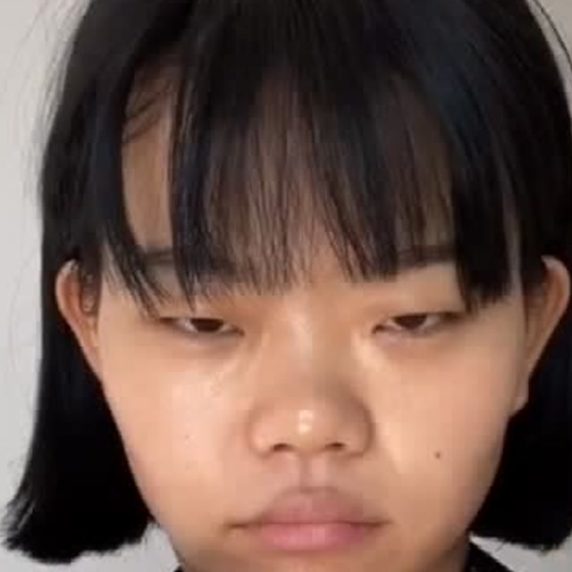 你们见过单眼皮,塌鼻子,厚嘴唇但却很漂亮的女生吗?她就是!