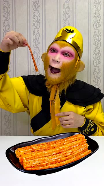 齐天大圣没有吃过辣条,想尝试一下,笑死我了!