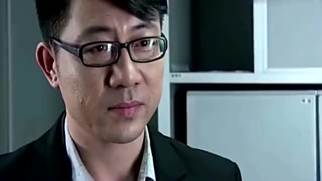 总裁坐着残疾轮椅上飞机,美女空姐刚想帮忙,下一秒太意外了