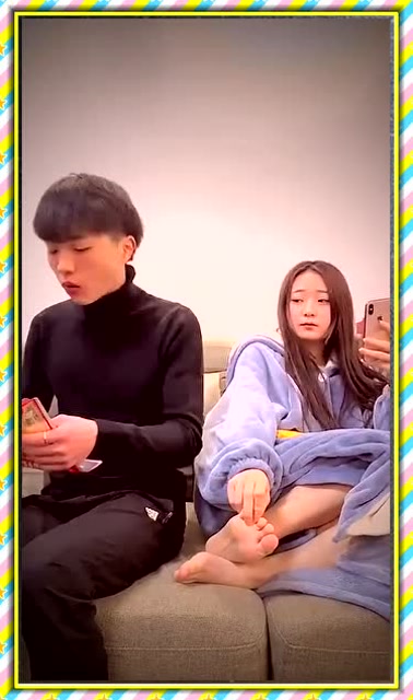 当代恶臭女青年,脚丫子是臭的,辣条也可以吃臭的