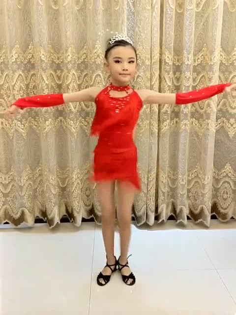 宋小睿真是多才多艺童模出身的她居然连拉丁舞都跳得这么好