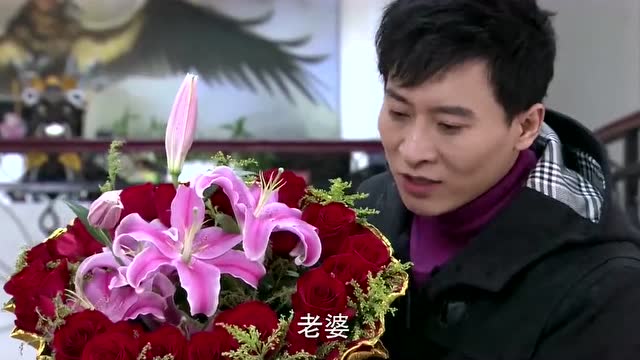 变心丈夫想复合,竟手捧鲜花见何花,太尴尬了