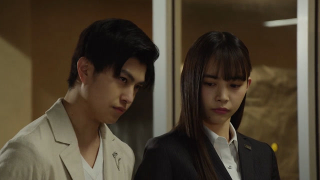 假面骑士01:天津赅让刃唯阿抢回不破谏的变身器,她会成功吗?