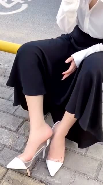 女生摸完脚丫子,是不是都喜欢闻闻手