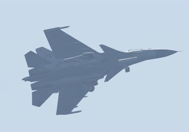 歼十五战机,大雾弥漫低能见度滑跃起飞