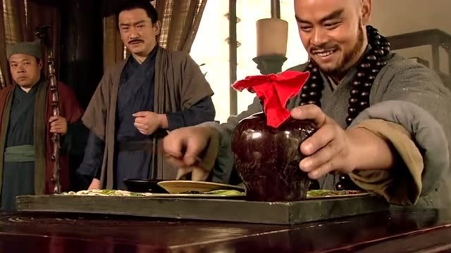 鲁智深大口喝酒大口吃肉,饭量看呆众人,老头直呼神人!