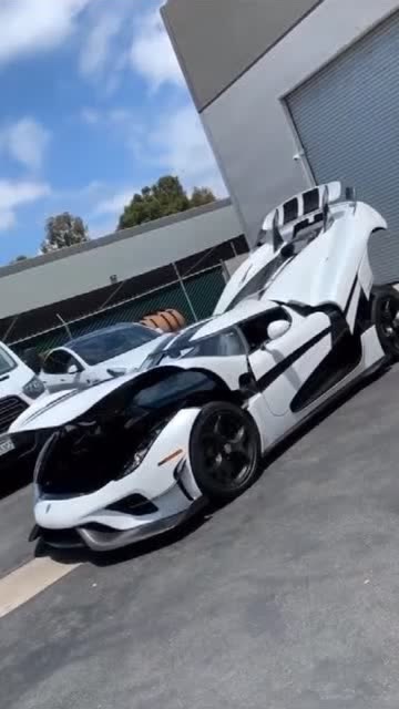 科尼塞克自动打开车门的瞬间真的太酷了