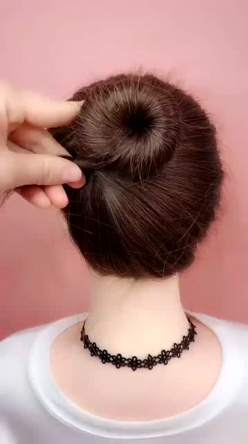 不用皮筋的丸子头扎法,简单易学