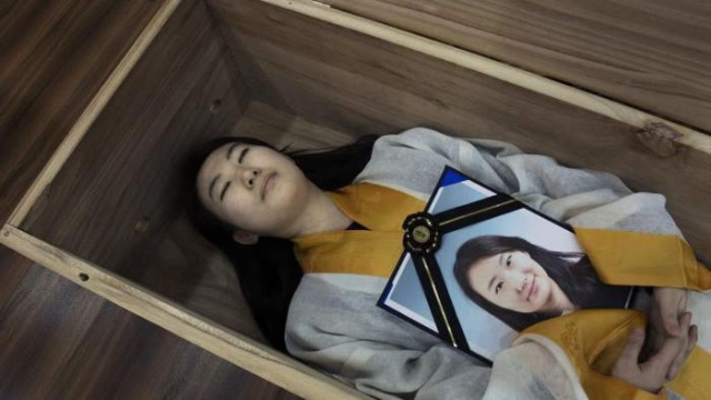 上海惊现"死亡体验馆",体验一次仅444元,网友:活着真好!