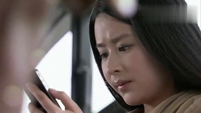 千山暮雪大结局:童雪机场发现莫绍谦手机秘密,童雪顿时泪流满面
