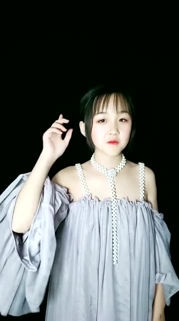 童模琪琪跳《下山》手势舞,没想到她这么有才,网友:值得鼓励哦