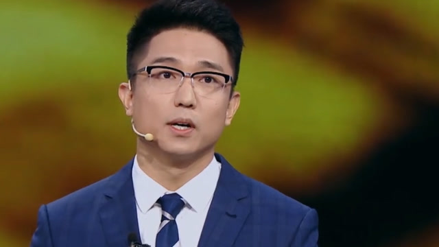 主持人大赛:姚轶滨自我介绍,赢得观众的掌声