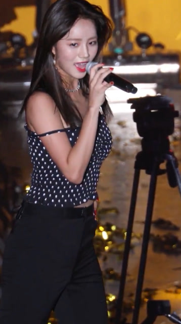 李惠利想火我能理解但是穿这样的衣服跳舞实在太毁形象