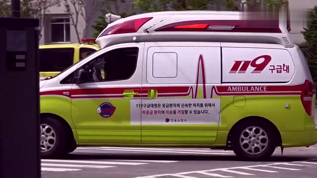 韩国救护车紧急出行,车辆的颜色看起来很青春