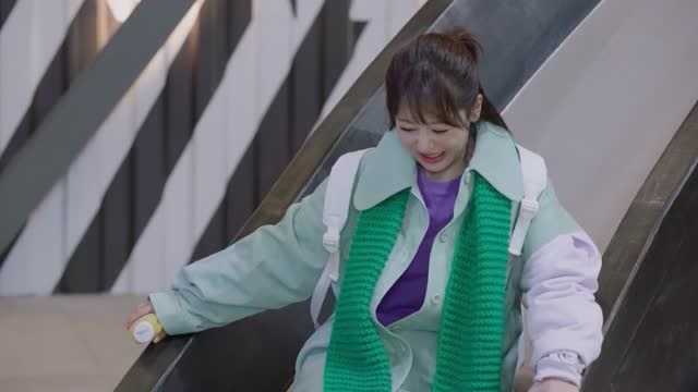 亲爱的热爱的:佟年,你是来玩滑滑梯的吗?