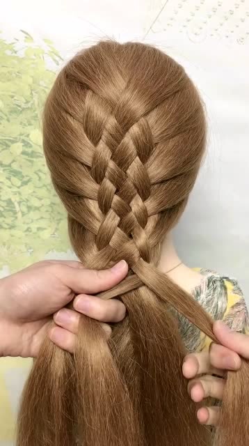 编个好看又洋气的六股辫,出街回头率妥妥的,谁看了都说美!