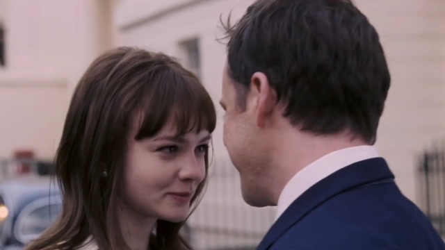 少女爱上中年大叔,在这个复杂的社会中,她渐渐地迷失了自我