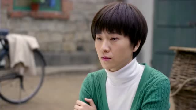 二哥二嫂:周双给丫头买衣服说是礼物,丫头质问周双是不是亲妈