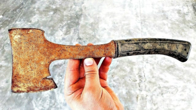 一把生锈的老狩猎斧,看高手是如何把它恢复的