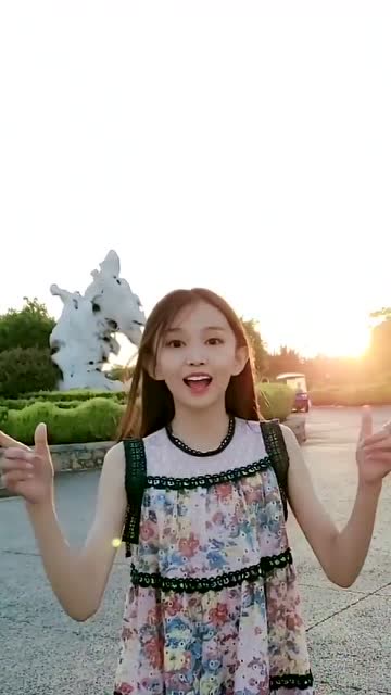 童模宋小睿,落日余晖待你而归,她笑起来的样子比落日还美丽