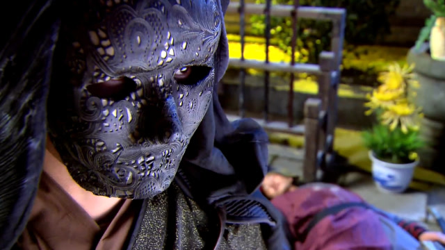 神秘黑衣人再度出现,手持仙侠剑大开杀戒,场面残忍