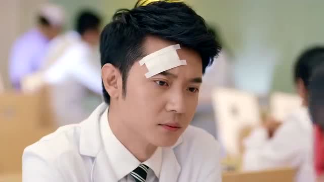 大话红娘:严峰进入院长办公室,真是神神秘秘的