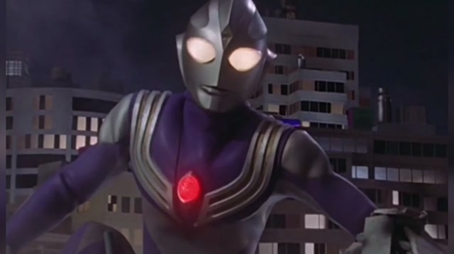 你知道奥特曼亮红灯时,人间体是什么感觉么?