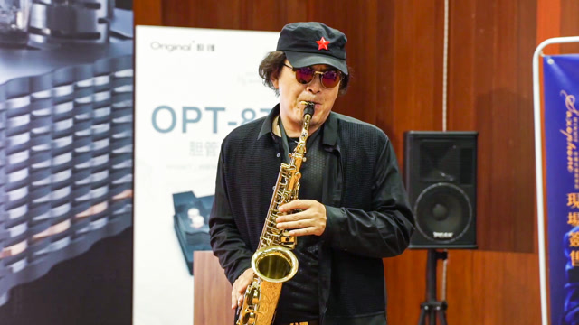第七届中国(广州)国际耳机展:中国萨克斯王子·伍迪-现场签售