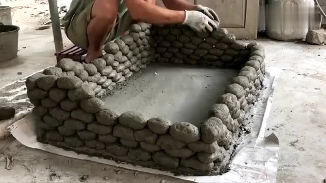 牛人就是牛人用水泥砌成一个水池美观又实用