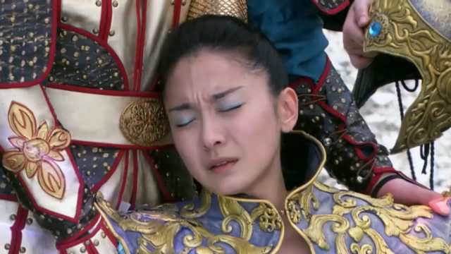 速看《刘海戏金蟾》第51集:冬湘毒咒妘婵失败,莫彤被神尊附身