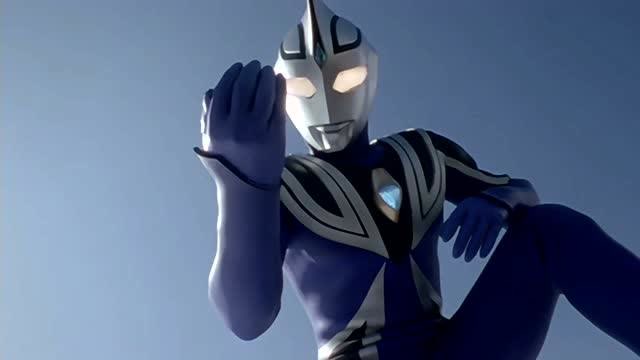 同样是奥特曼落地,阿古茹不起尘埃,盖亚"地动山摇"