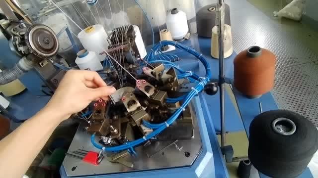 袜机维修,做罗口时断橡筋,怎样维修