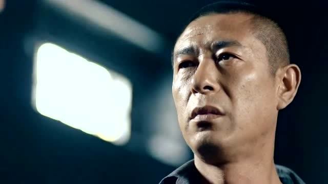 一代枭雄:虎爷为救何辅堂身中数枪,何辅堂惊醒后活活掐死了杀手