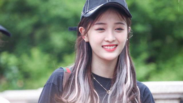 吴宣仪陈立农白衣合唱仿佛偶像剧,隔空牵手超有爱豆自觉